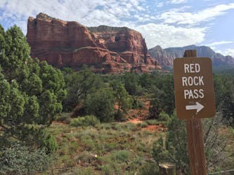 Excursão de um dia pelas ruínas de Sedona Red Rocks e nativos americanos saindo de Phoenix
